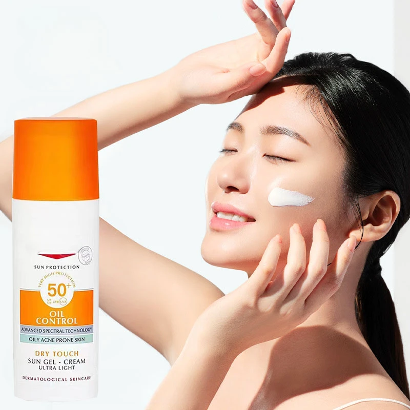 Фото Освежающее и солнцезащитное средство для жирной кожи SPF50 +, 50 мл №1