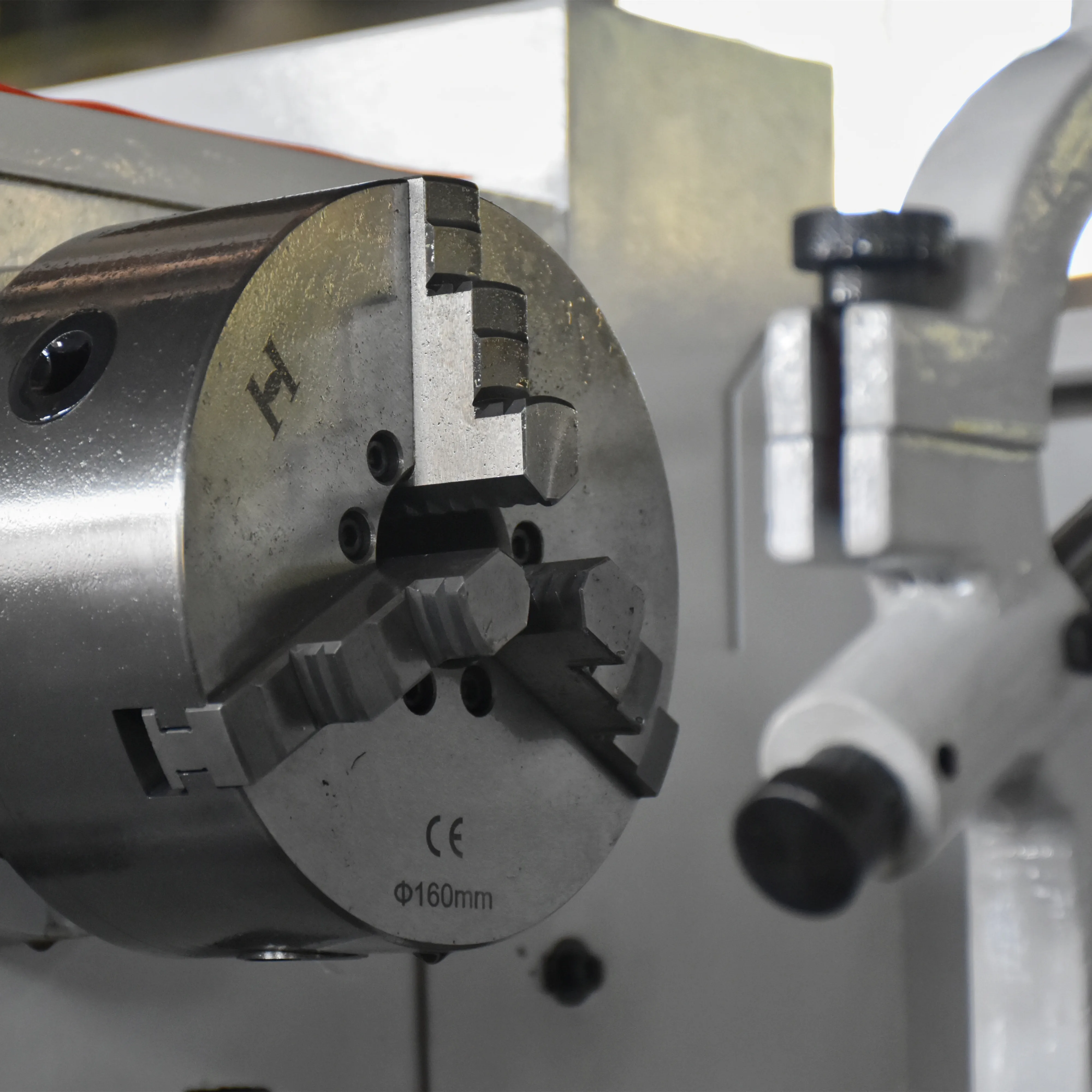 Токарный станок по металлу с двигателем CQ6236D*1000