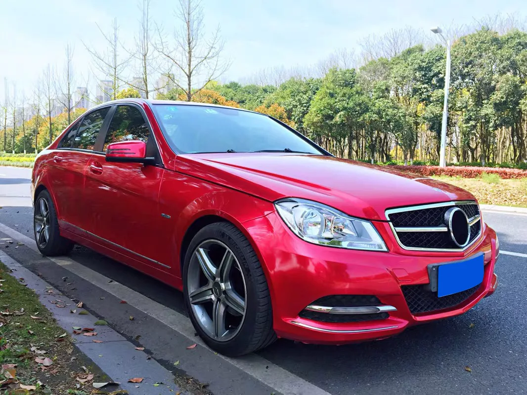 Устанавливается на 07-14 Модель Benz C- Class W204 горизонтальная решетка передней