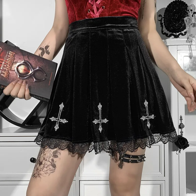 

Dark Cross Embroidered Pleated Mini Skirts 2022 American Gothic Style Black Velvet Lace Short Skirt Women Young RXHBSQ849