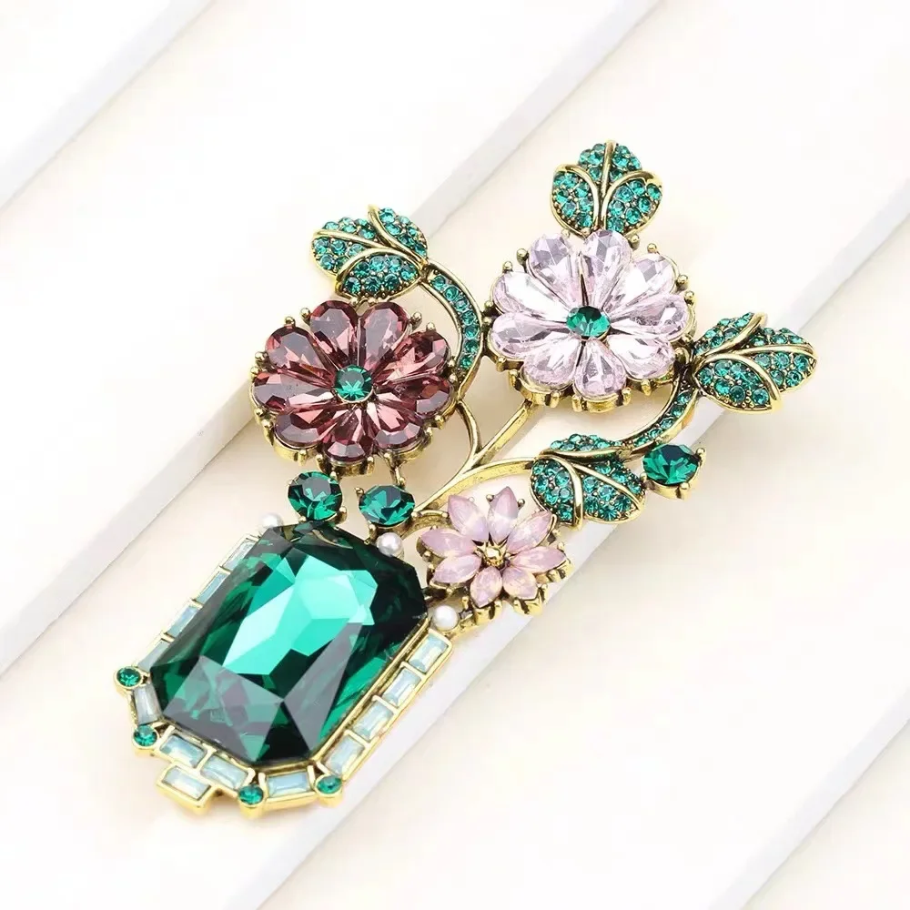 Французская винтажная Высококачественная брошь в виде вазы с зелеными