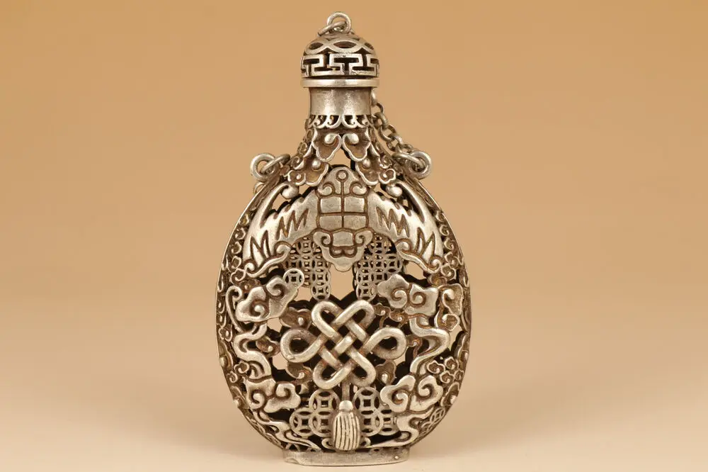 

Chinese Old Antique Tibet Silver Carved Chinese Knot Statue Sachet Snuff Bottle for Collectible