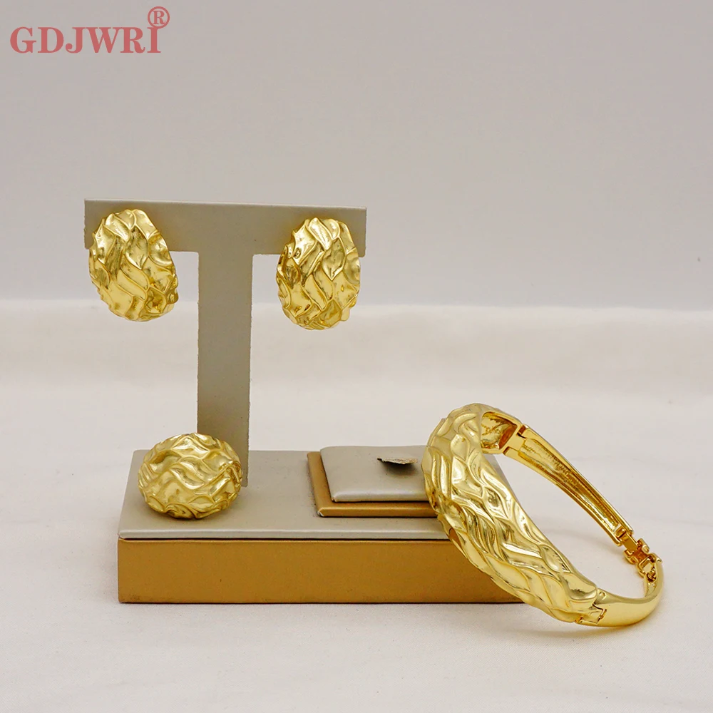 

Newest Elegant Design Fashion 3pcs Luxury Gold Color Brazilian Jewelry Sets Earrings Bracelet & Rings Party Wedding Gift