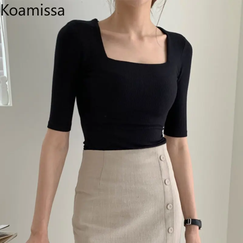 

Женская футболка с коротким рукавом, квадратным вырезом и принтом