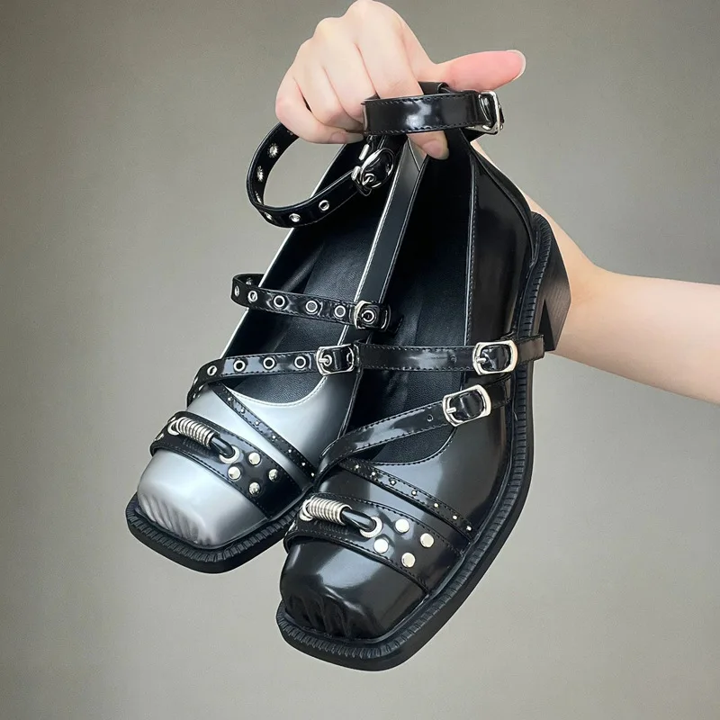 

Туфли-лодочки женские на низком квадратном каблуке, с заклепками