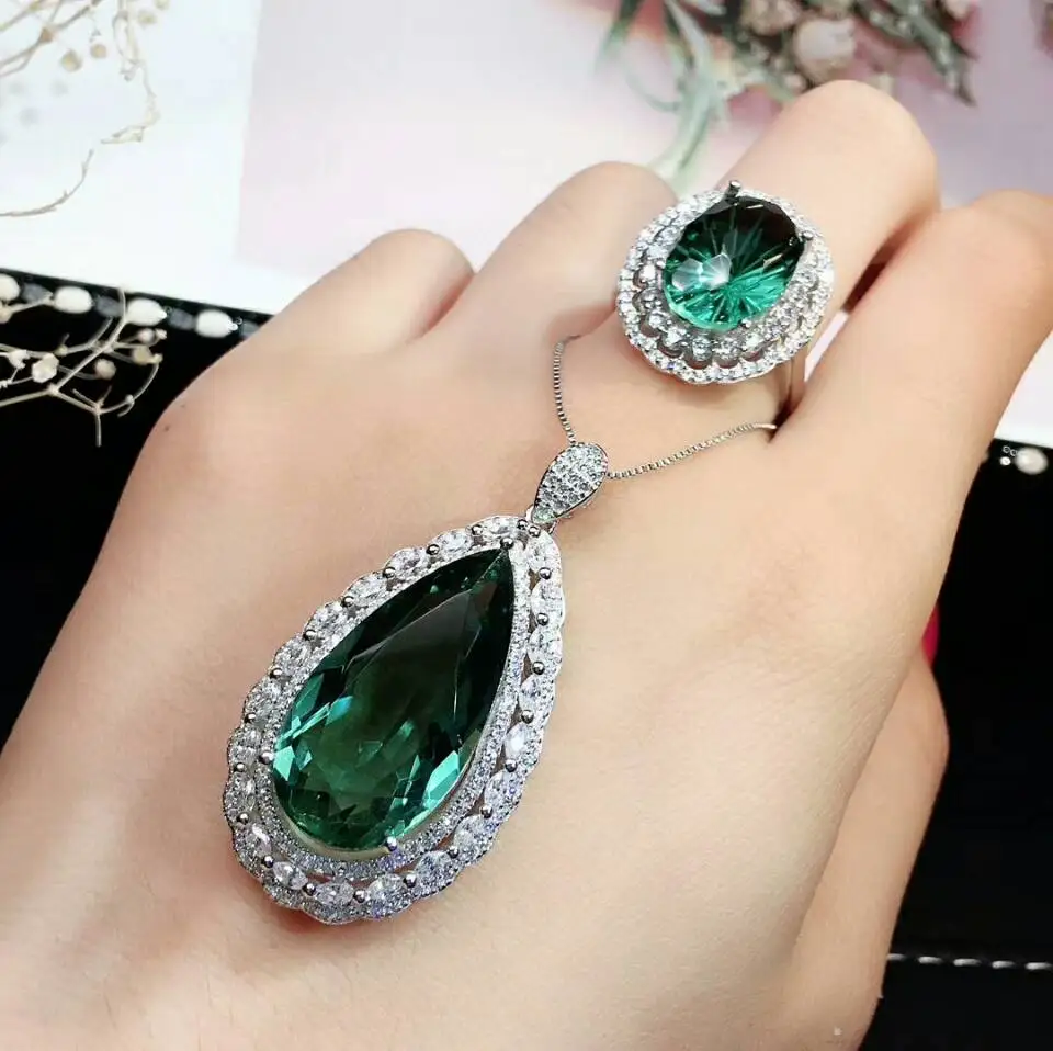 

Комплект украшений из колье и серёг, из серебра 925 пробы