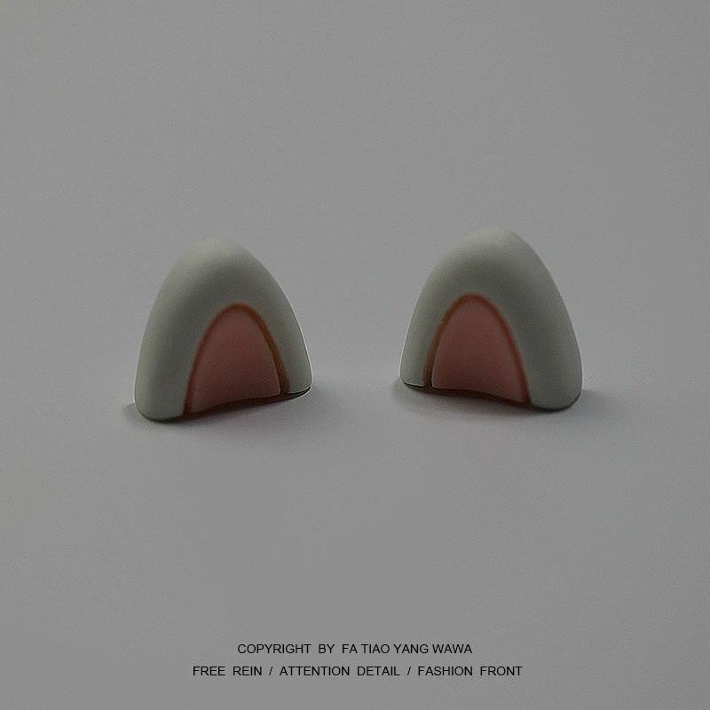 

Скучайте поиграть вокруг липких ушей! Мини кошачьи уши