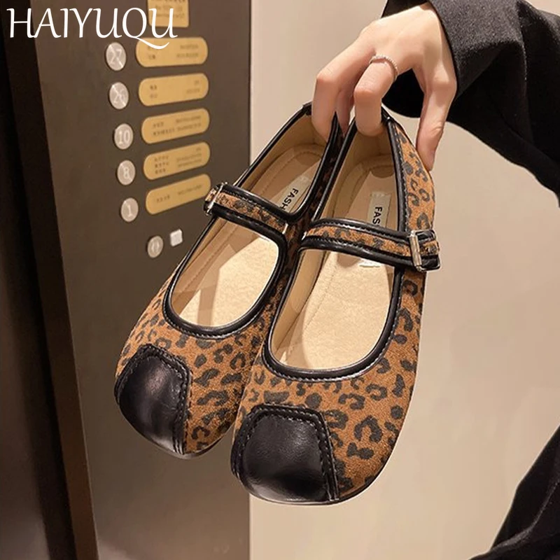 Леопардовые женские туфли Мэри Джейн на плоской подошве замшевые дизайнерские