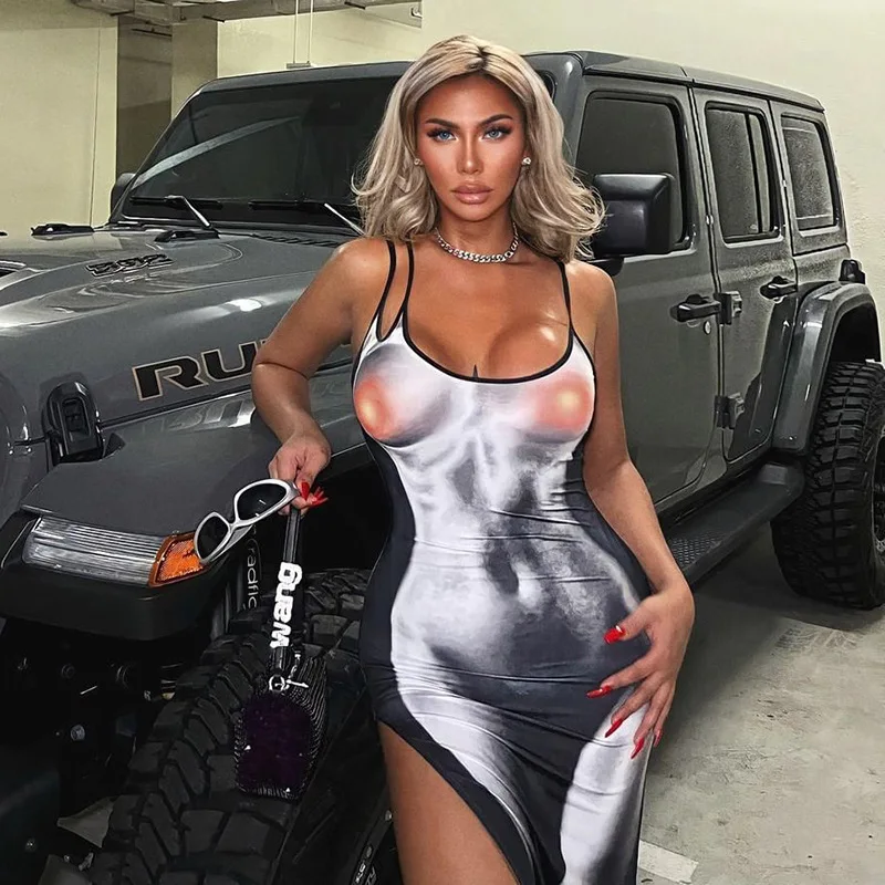 

Женское летнее платье-макси с глубоким вырезом и высоким разрезом