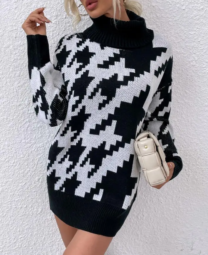 Женский трикотажный свитер-блузка средней длины