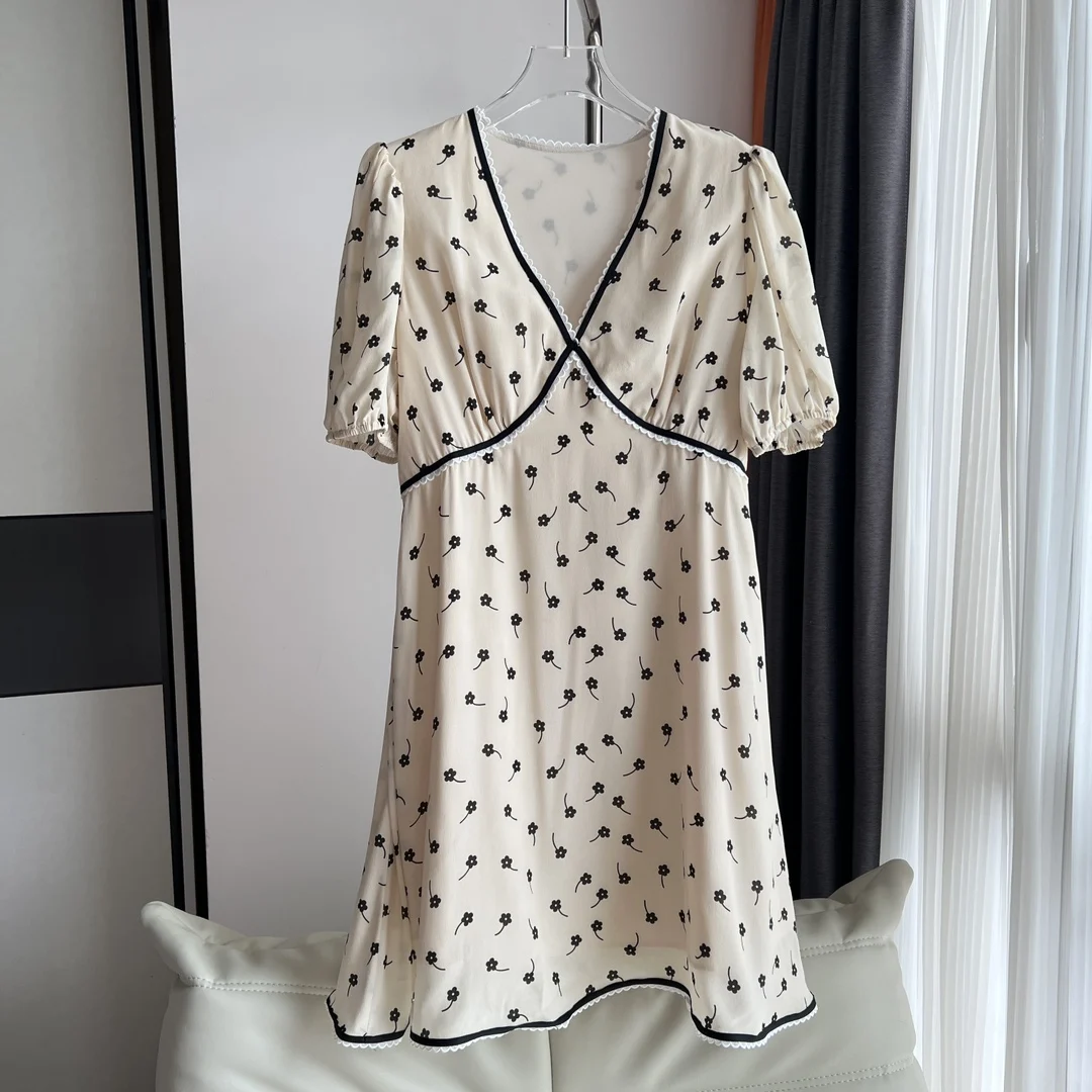 

Spring/summer heavy silk dress, 100% silk fabric, V-neck design feminine