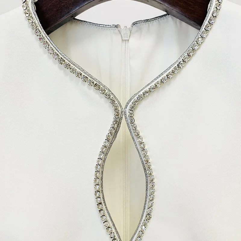 Женский комбинезон с длинными рукавами расклешенный в форме сердца вырезами и