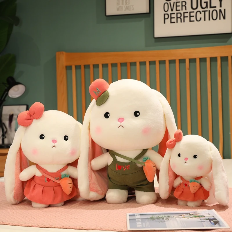 Плюшевый кролик с длинными ушками Милая нарядная мягкая игрушка-комбинезон