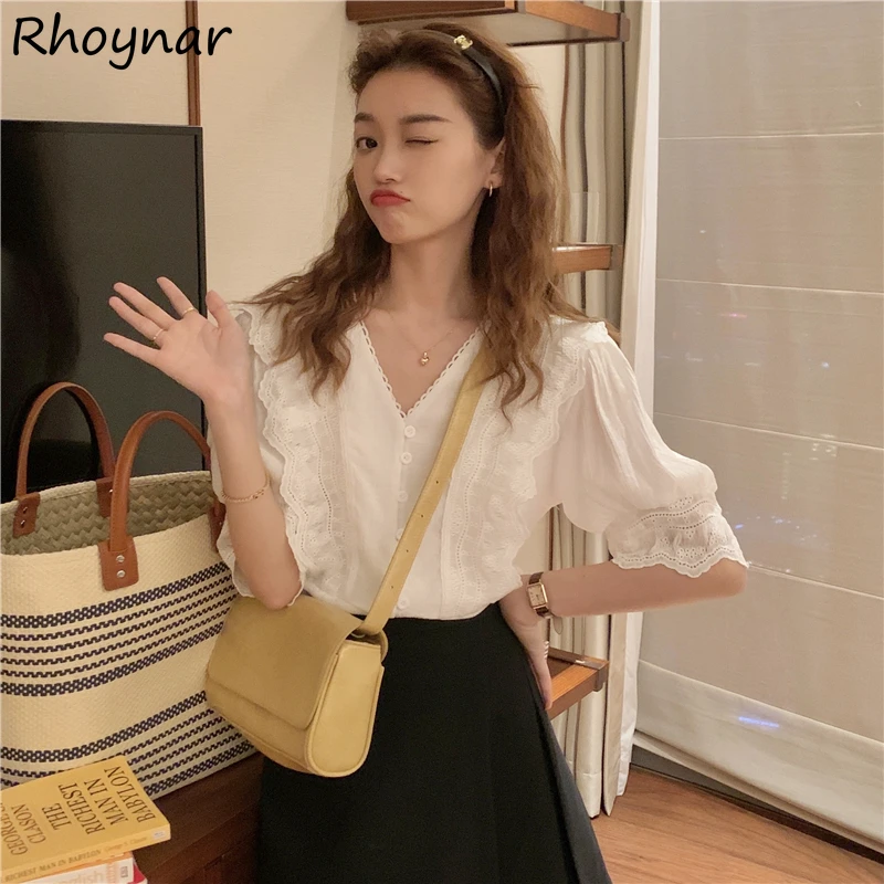 

Рубашки Женские однотонные кружевные, модные элегантные универсальные элегантные топы в простом Корейском ретро стиле с коротким рукавом и V-образным вырезом, милые повседневные
