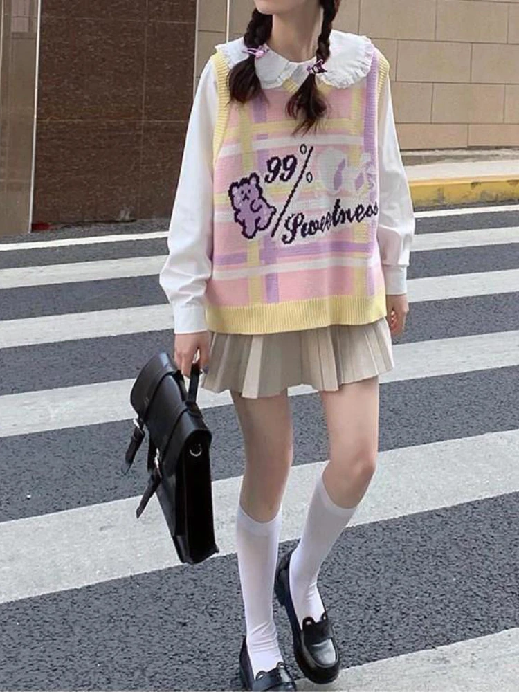 Жилет вязаный жаккардовый с V-образным вырезом без рукавов