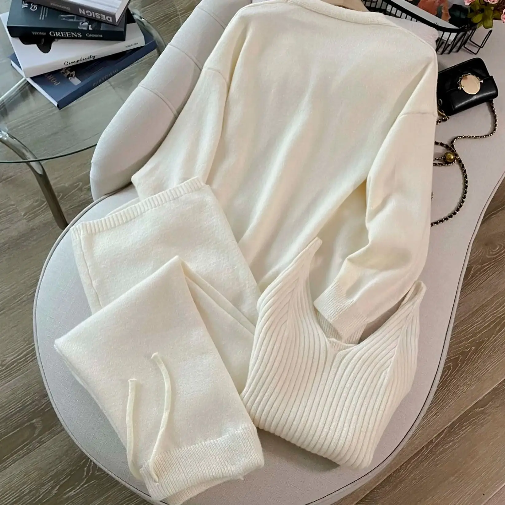 Женский трикотажный костюм из 3 предметов свитер кардиган жилет укороченный топ