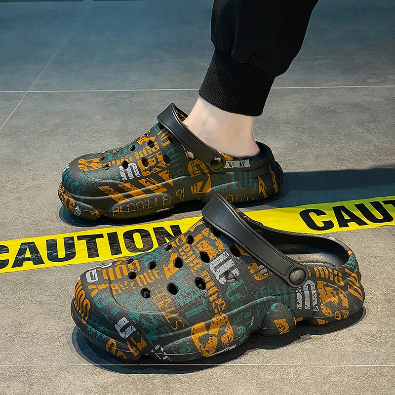 

2023 New Summer Flat Men's Hole Shoes Casual Outdoor Non-slip Comfortable Soft Bottom Fashion All-match Concise Shoes for Men