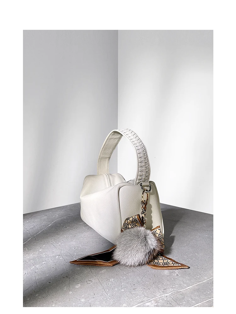 

2022 New Top Layer Cowhide Woven Portable Lunch Box Bag Single Shoulder Diagonal Bag Quality Women's Bag