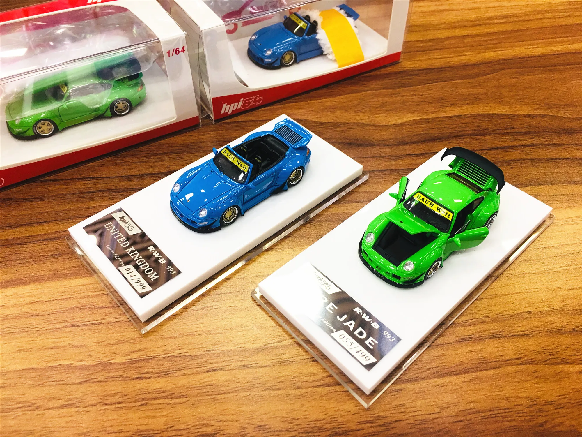 

HPI 1:64 Porsche 911 993 RWB wide body resin full open car model spot