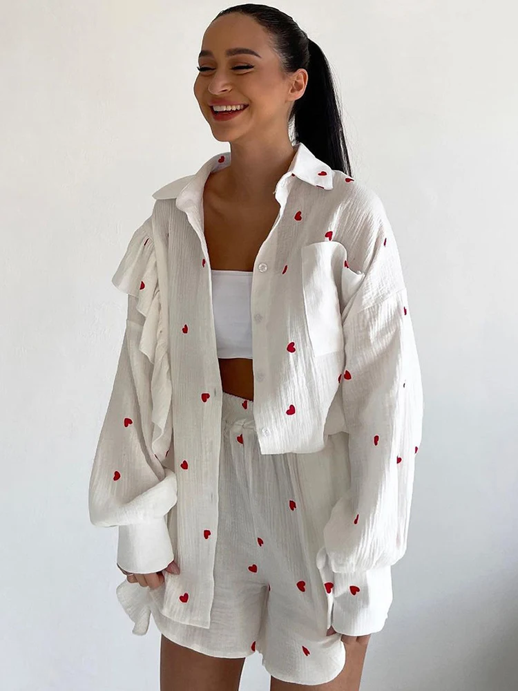 

Женский хлопковый комплект из 2 предметов, Повседневная Свободная блузка с рукавами-фонариками и принтом сердечек и мешковатые шорты с широкими штанинами, весна-лето 100%