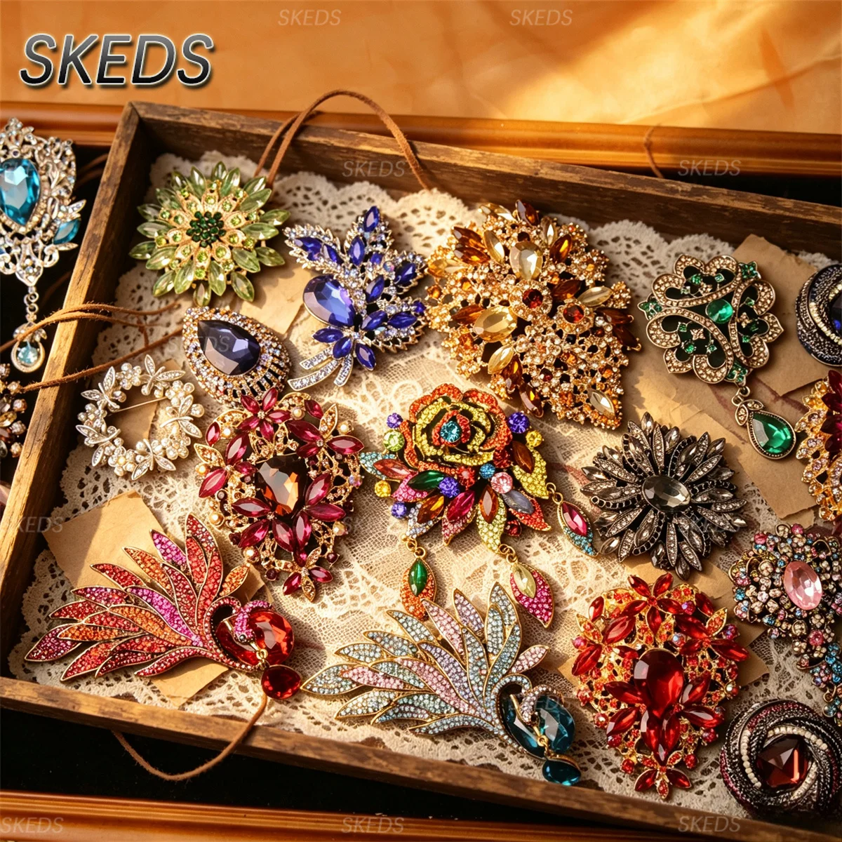 Фото Винтажная большая брошь SKEDS со стразами для женщин, роскошная брошь-павлин с кристаллами, цветами и листьями, в форме капли, для свадебного платья, пальто, шарфа, ювелирное украшение, подарок №1