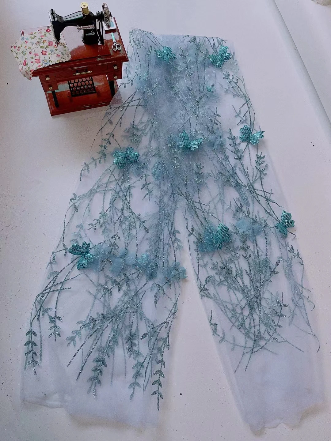 

HX72008 Hot Sale Fashion Design Africa Lace Good Quality 3D Embroidery Net Lace with Glue Glitter Party or Wedding Dress