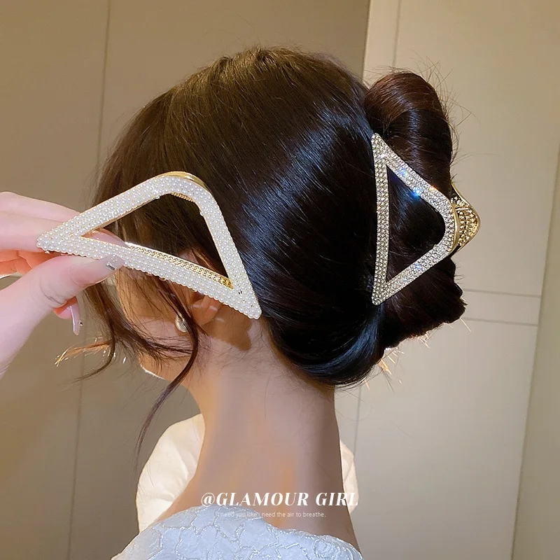 

Korean Diamond Inlaid Pearl Geometric Triangle Hairpin Temperament Light Luxury Grab Clip Back Head Shark Hair Accessories
