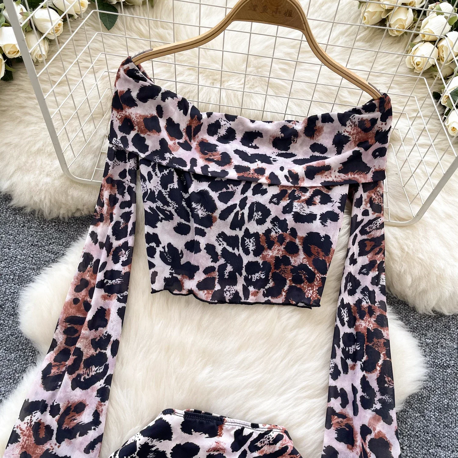 Сексуальный укороченный топ с длинными рукавами и леопардовым принтом короткая