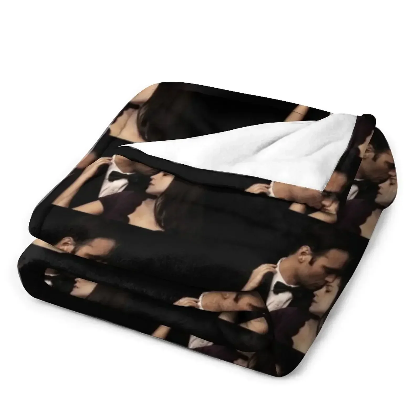 Плед Gabriel's Inferno El infierno de Gabriel Диваны Мягкие кровати Одеяла