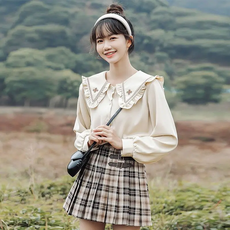 Женская рубашка с кукольным воротником и длинными рукавами весенне-осенняя