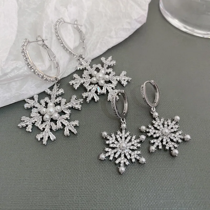 

Christmas Zirconia Pearl Snowflake Earrings for Women Light Luxury Super Flash Personality Senior Sense Earrings Fashion Jewelry