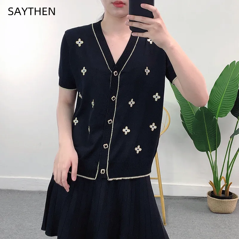 

SAYTHEN Весна 2022 Новинка любовь жаккардовые пуговицы с бисером ретро тонкий V-образный вырез с коротким рукавом вязаный кардиган ST223182