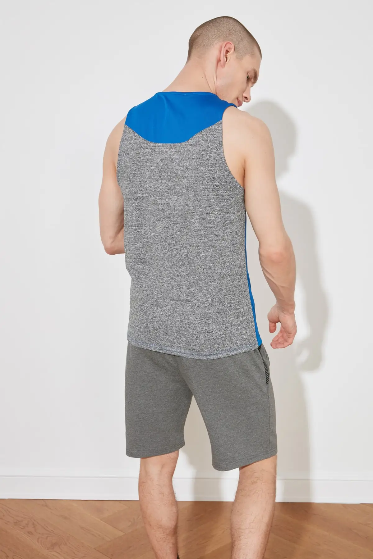 

Trendyol Men 'S Regular Fit Cycling Neck Zero Sleeve Undershirt TMNSS21AL0084