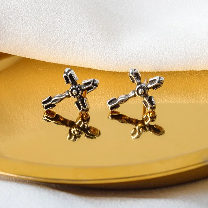 

Individualized Retro Old Cross Earrings for Men and Women Vintage Different Sides Female Earrings Wedding Party Jewelry
