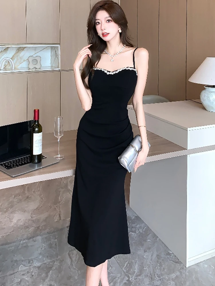 Черное элегантное шикарное пикантное длинное платье на бретельках с