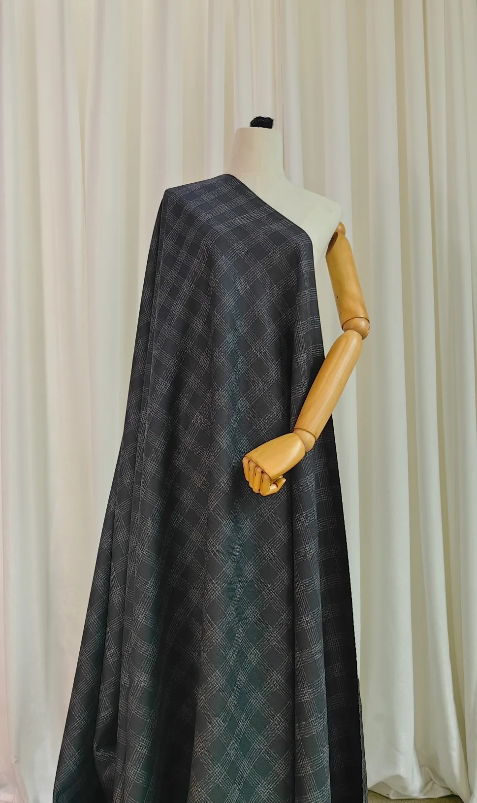 

Шелковая, шерстяная ткань By The Yard, 100% шерстяная ткань для женского платья, фирменный дизайн, сделай сам, шитье, ширина 150 см/59 дюймов, бесплатна...