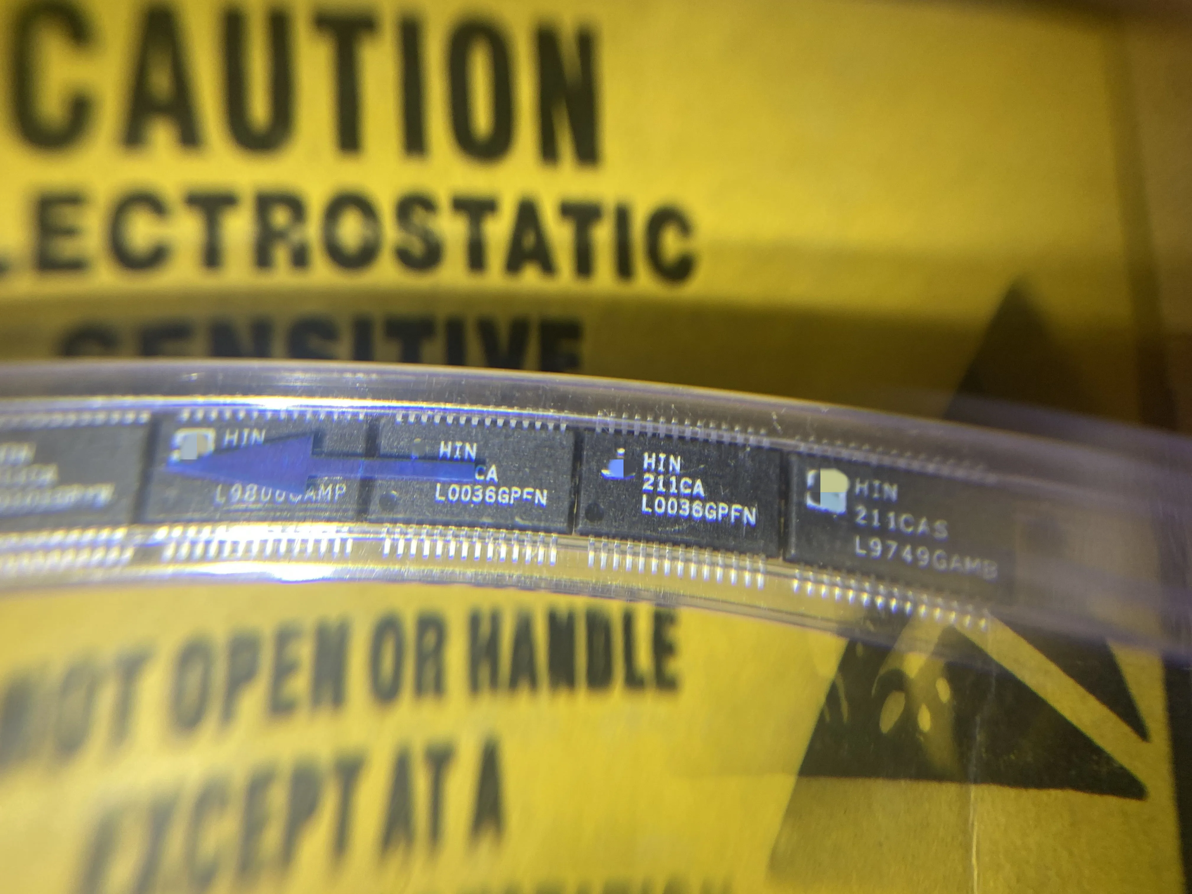 

5PCS Original be of great Quality HIN211 HIN211CA HIN211CAS Triple IC TRANSCEIVER FULL 4/5 28-Pin SSOP