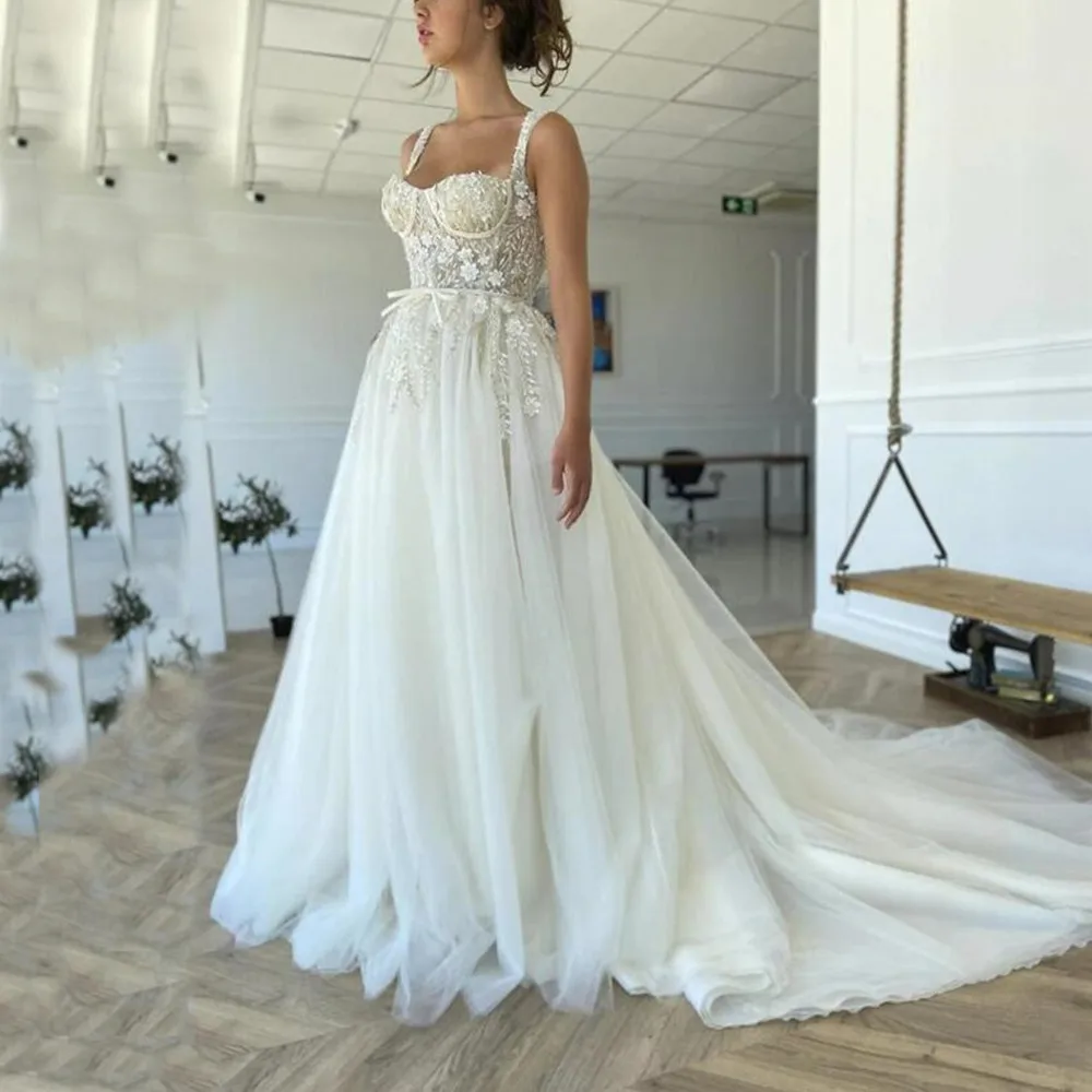 

2022 Designer Lace Ivory Wedding Dresses A Line Sweetheart Neck Straps Sweep Train Country Bridal Gowns Vestido De Novia