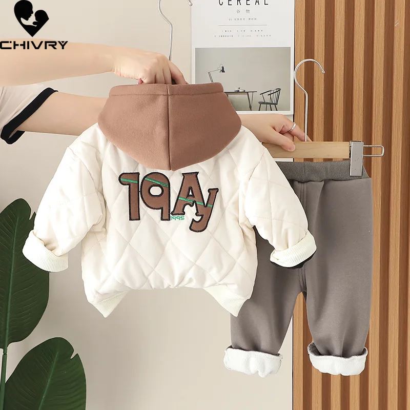 Рисунок 2 - Куртка с капюшоном и штаны для мальчиков