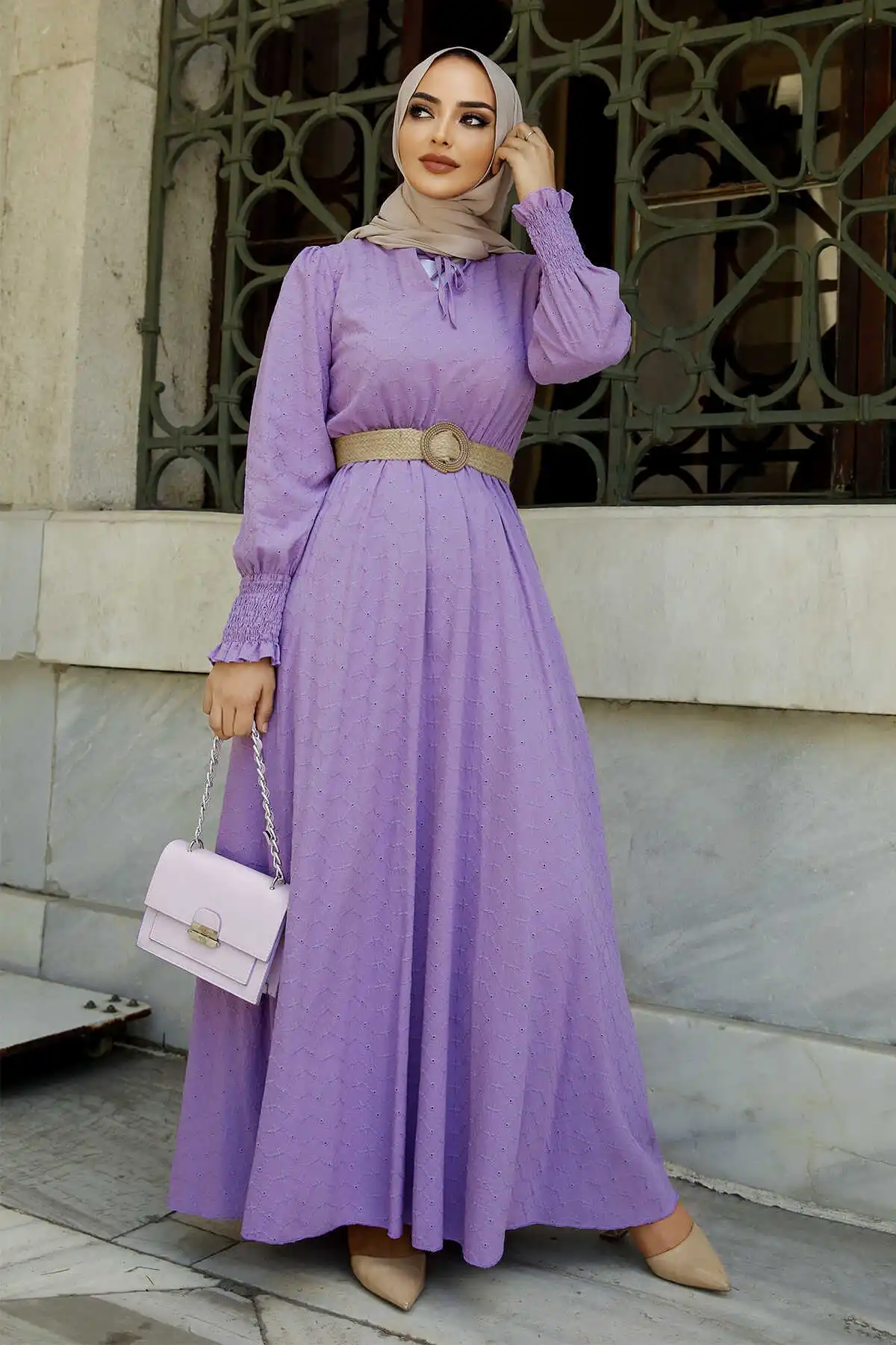 

Вышитое вечернее платье сиреневого цвета