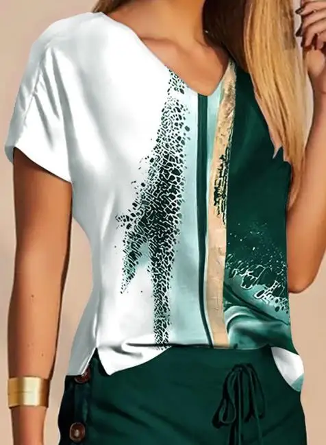 Рисунок 2 - Костюм-двойка женский из топа с