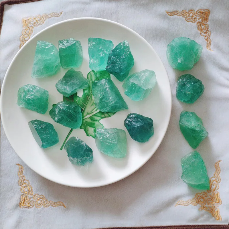 Натуральный зеленый флуоритный камень | Дом и сад