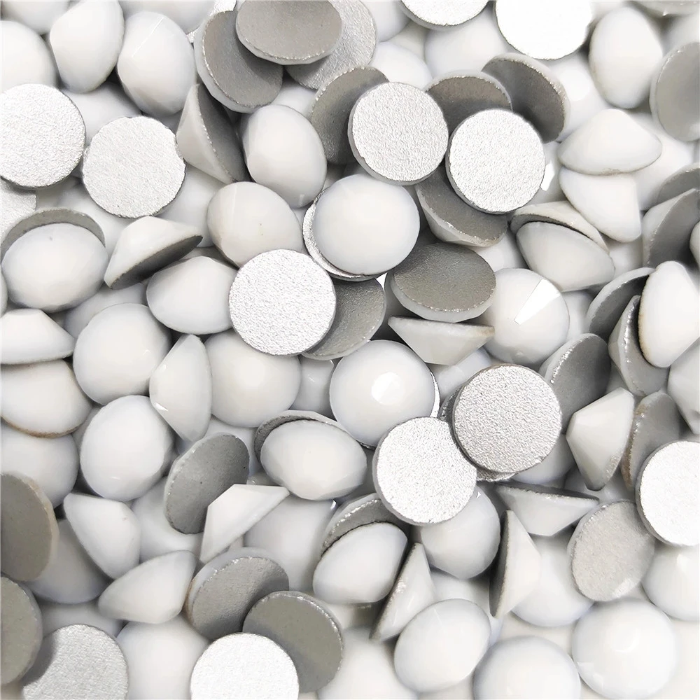 

Фарфоровые белые без горячей фиксации, искусственные стразы высшего качества, разные цвета, стеклянные хрустальные камни для одежды, украшения для ногтевого дизайна