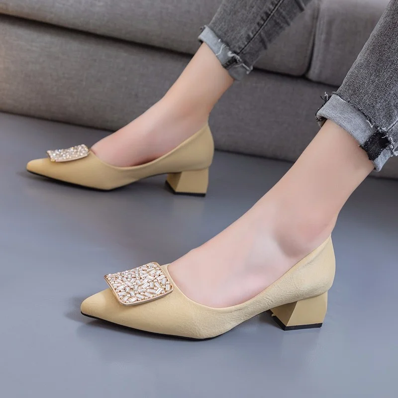 

Туфли-лодочки женские свадебные на квадратном каблуке, базовые туфли со стразами, заостренный носок, украшенные стразами, средний каблук, б...