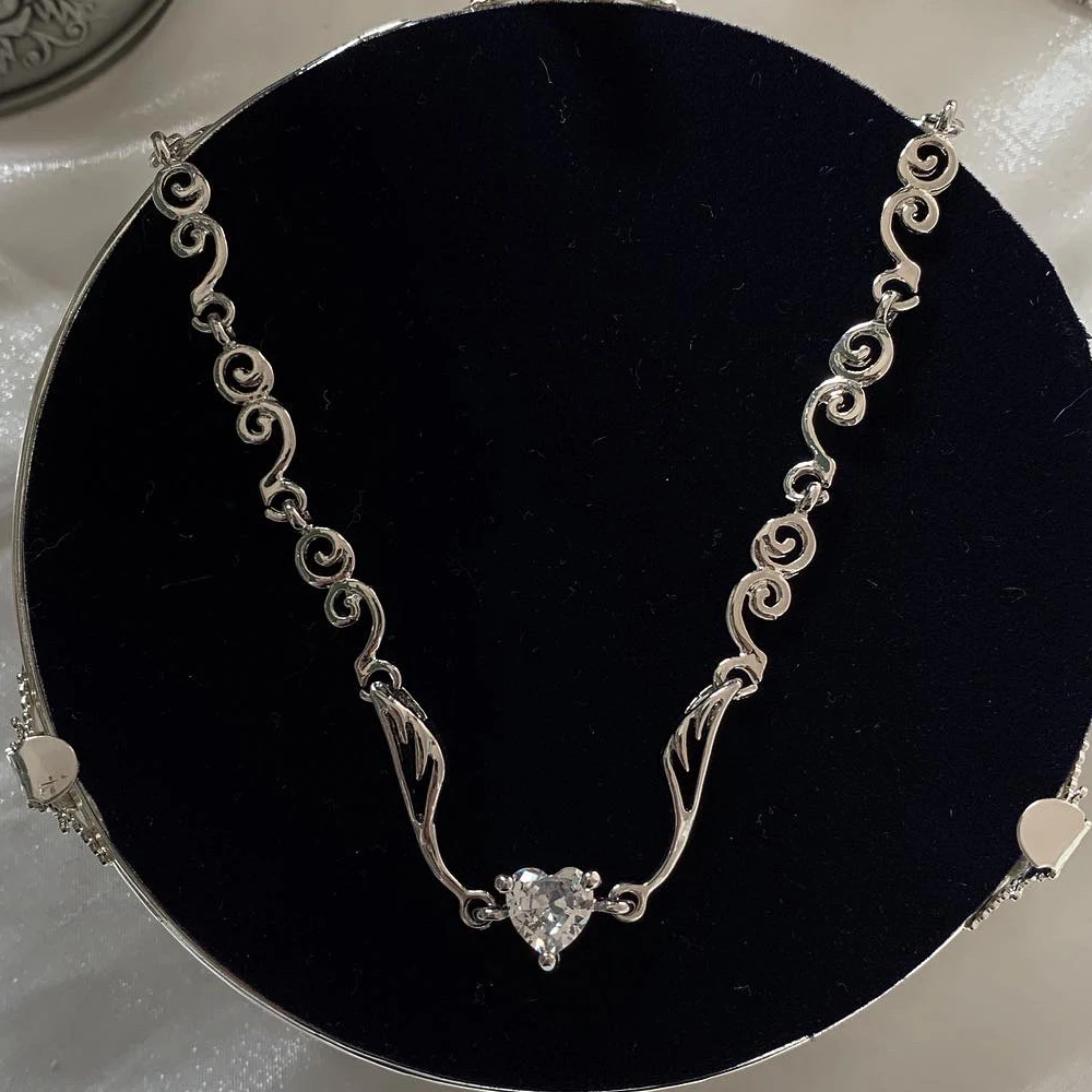 

Angel Wings Heart Pendant Metal Rhinestone Crystal Clavicle Chain Necklaces for Women Egirl Trend Aesthetic Choker Y2K Jewelry