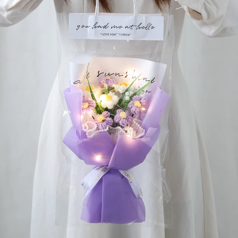 

Вязаный букет-пуф с сумочкой