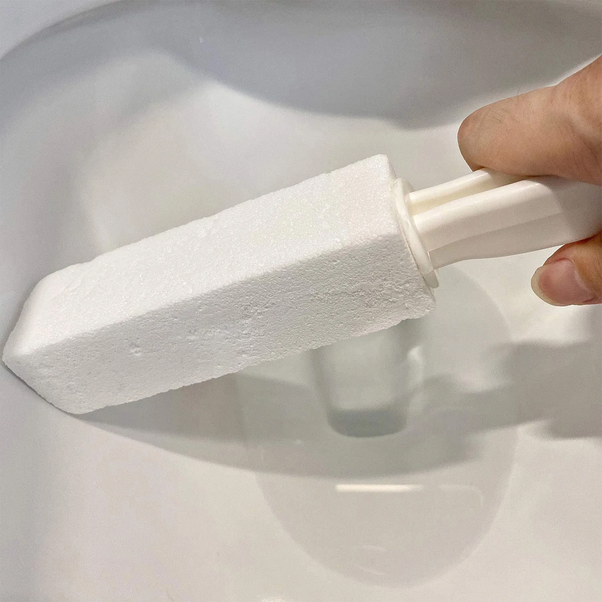 

Щетка для туалета с пемзой, бытовой очиститель для унитаза, однотонное удобное средство для удаления пятен накипи с длинной пластиковой ручкой