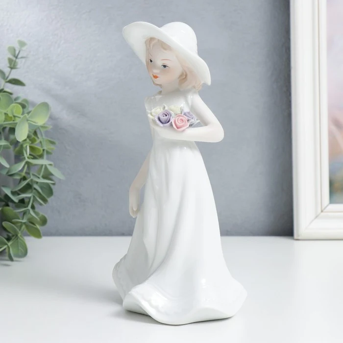 Сувенир керамика &quotДевочка с цветами и в шляпке&quot 19 7х8 5х11 3 см 6890350 |