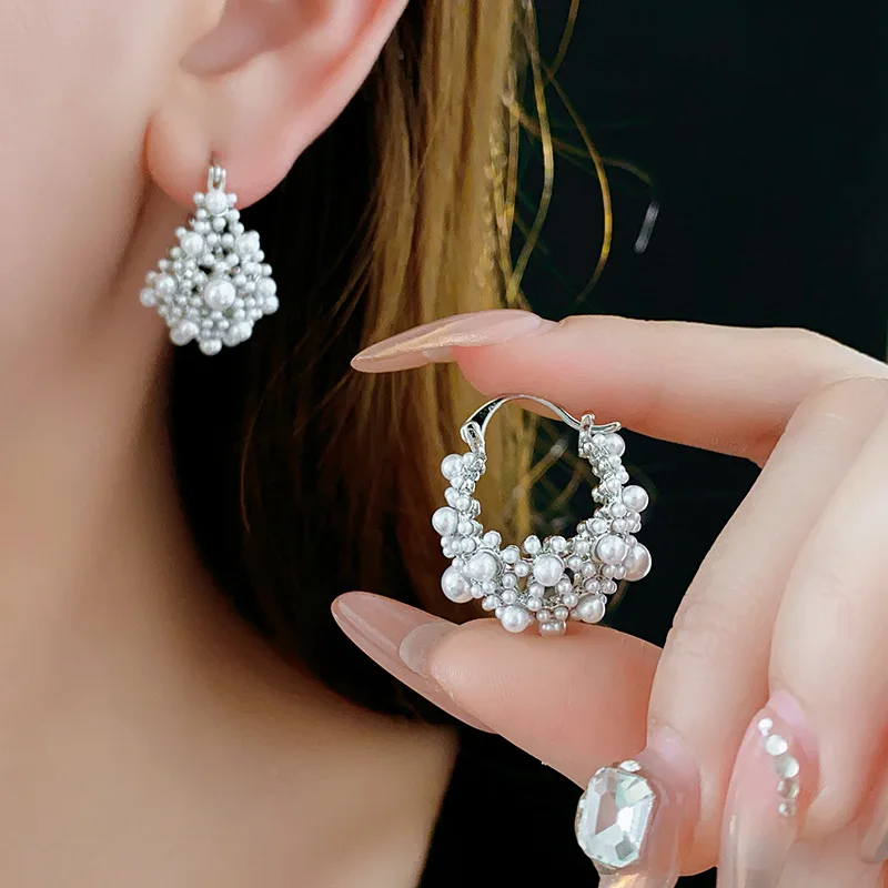 Ассиметричные металлические жемчужные серьги в европейском и американском