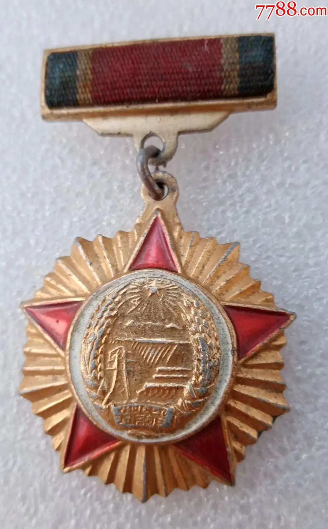 

Медаль основания Корейской Республики в 1960 году